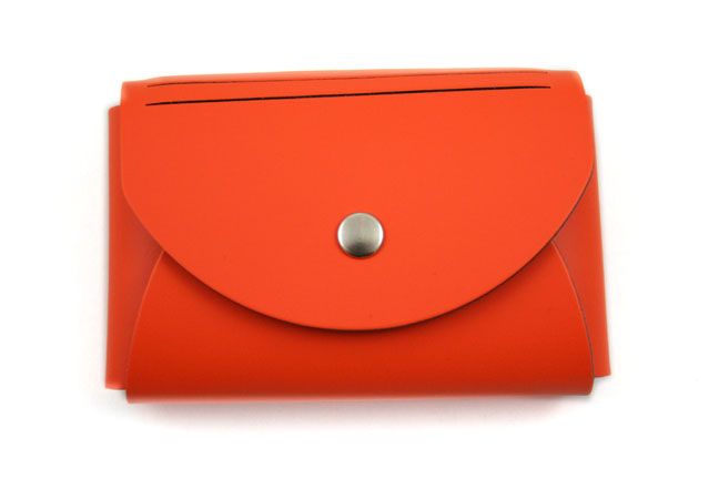 San Lorenzo small business card holder made from regenerated leather, featuring sleek design and compact storage.