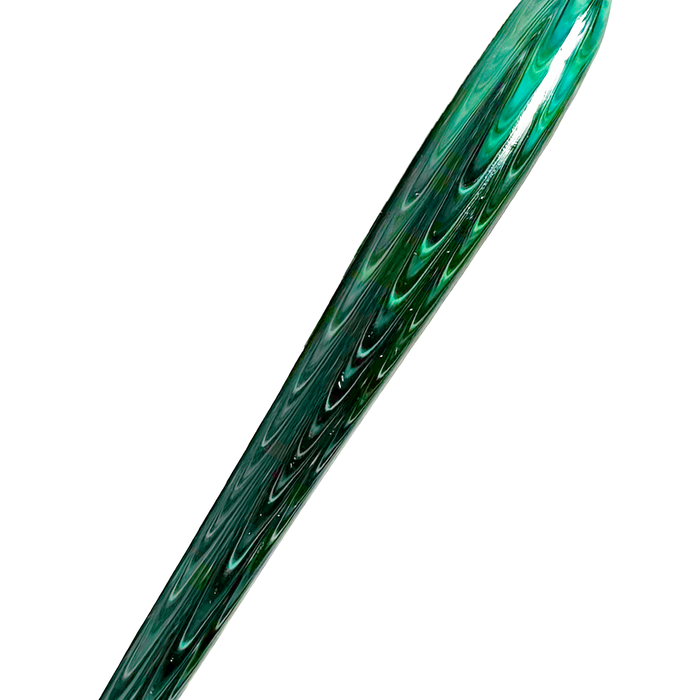 No Solo Vetro glass dipping pen with lace effect design, featuring a green glass body and fine tip for detailed writing.