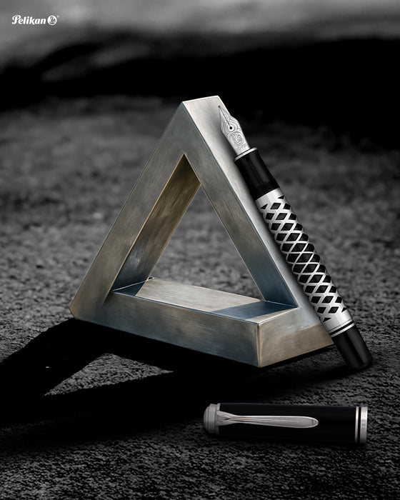Pelikan Souverän M805 fountain pen with metal sleeve, featuring a glossy green body and gold accents.