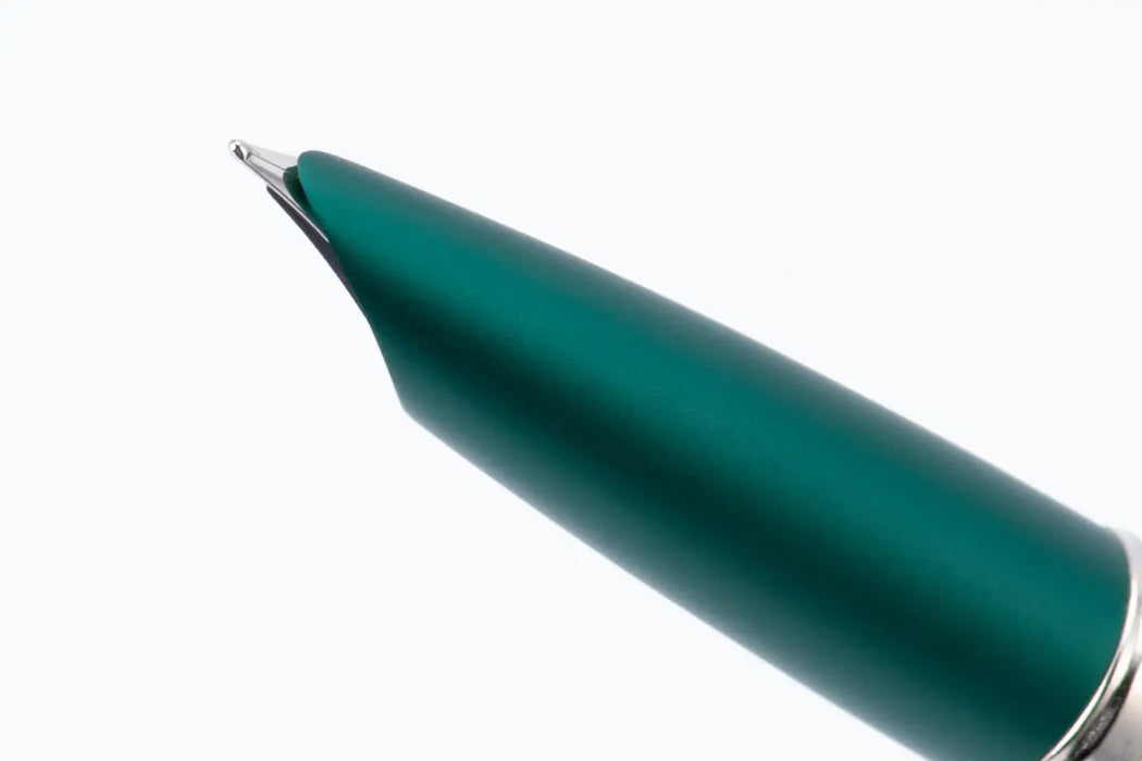 Diplomat Viper fountain pen in green with sleek design and gold accents, showcasing its elegant writing instrument style.