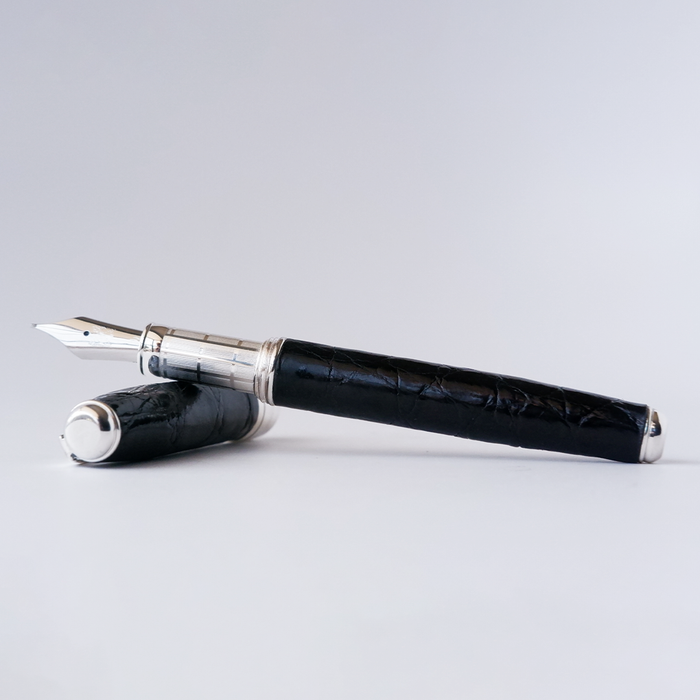 Black Grifos Cocodrie fountain pen with alligator leather finish, showcasing elegant design and fine craftsmanship.