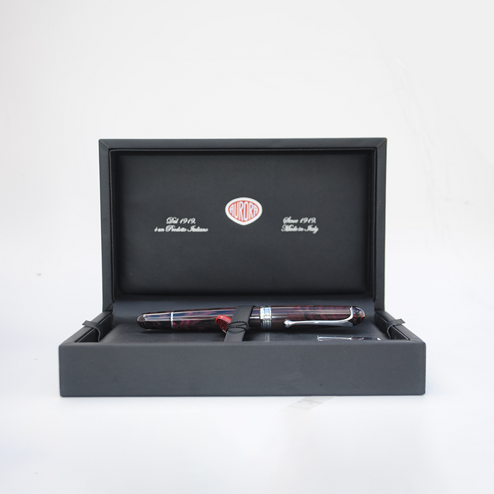 Aurora Ebonite Magenta fountain pen with smooth grip and gold accents, showcasing elegant design and vibrant color.