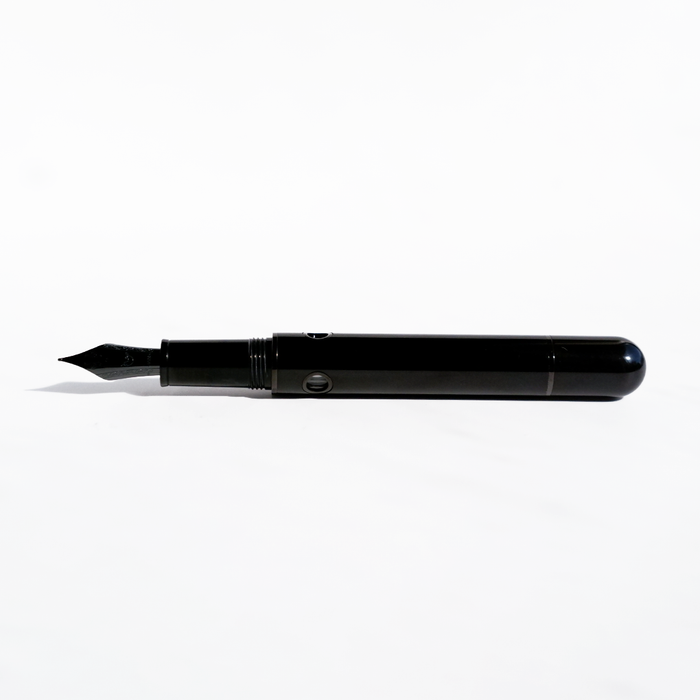 Nahvalur Nautilus Cephalopod Black fountain pen with sleek black design and intricate detailing, showcasing a luxurious writing instrument.