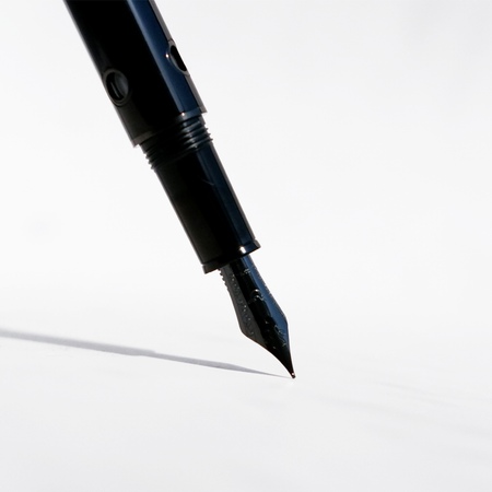Nahvalur Nautilus fountain pen with black cephalopod-inspired design and sleek metal accents, showcasing elegant craftsmanship.