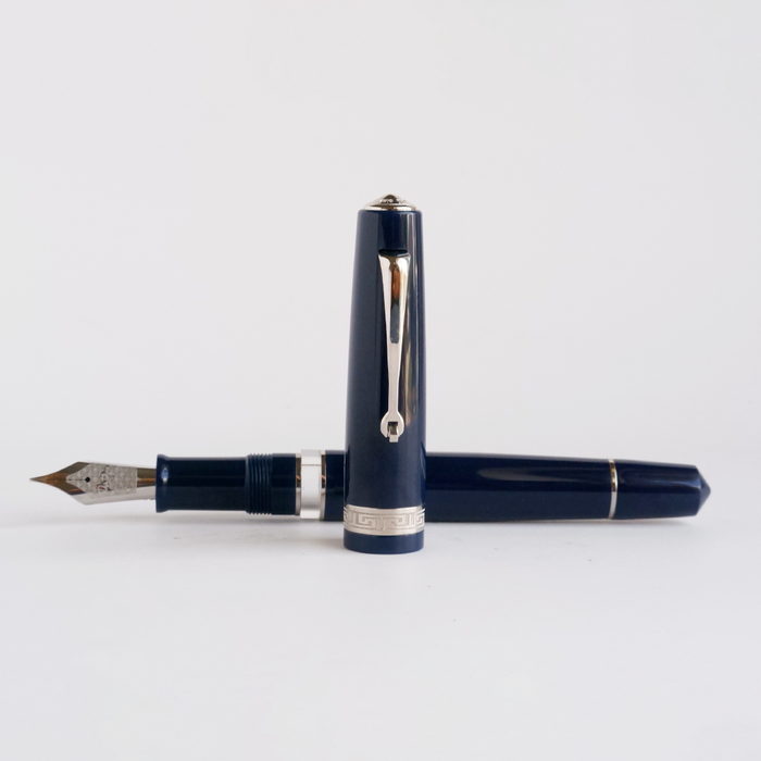 Armando Simoni Club ASC Bologna Portofino Bespoke 2024 fountain pen in navy blue with silver accents, sleek and elegant writing instrument.