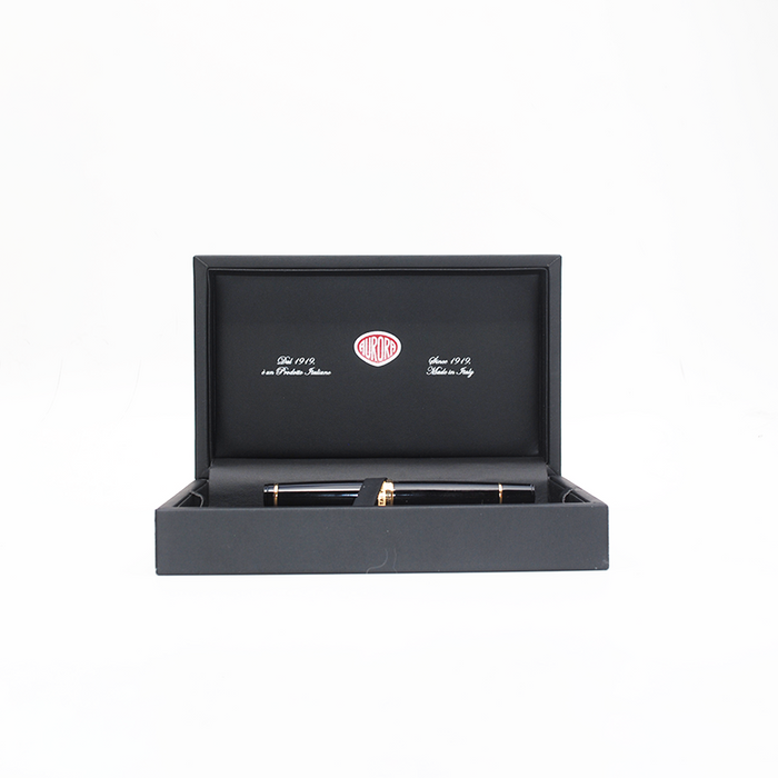 Aurora Optima black fountain pen with gold trim, featuring a sleek body and elegant design, close-up of pen tip and cap.