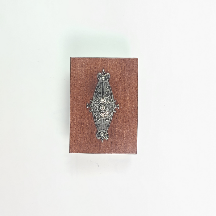 Le Potier D'etain Bortoletti wood blotter with a polished, natural wood finish and decorative design, ideal for office or home use.