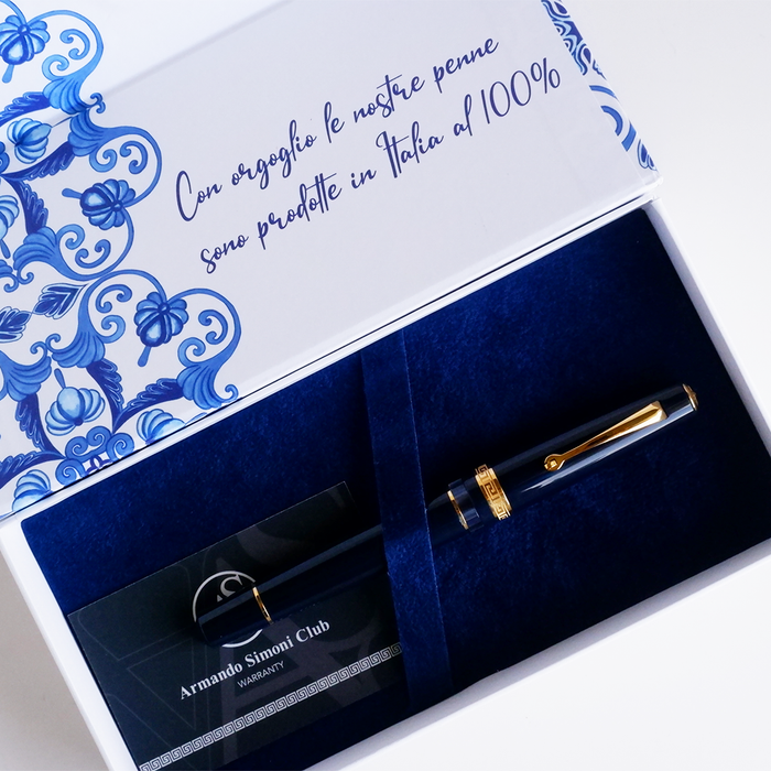 Armando Simoni Club ASC Bologna Portofino Bespoke 2024 fountain pen in Blu Mare with sleek design and gold accents.