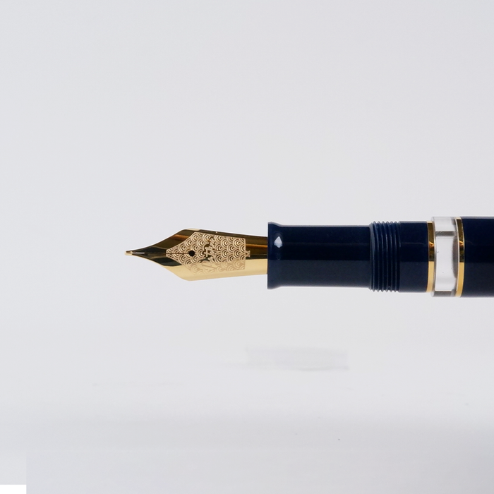 Armando Simoni Club ASC Bologna Portofino Bespoke 2024 fountain pen in Blu Mare with gold accents, detailed close-up image
