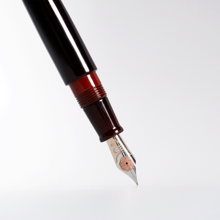 Cathay Cigar Tamenuri Aka fountain pen with rich, lacquered finish and elegant design, showcasing its luxurious craftsmanship.