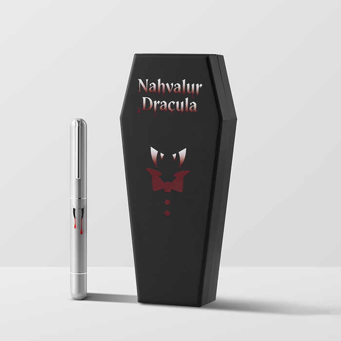 Nahvalur Dracula fountain pen with black body and silver accents, showcased on a white background.
