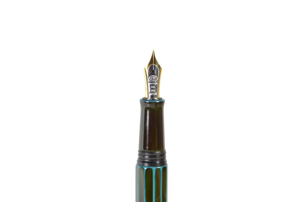 Taccia Kaku-Tate limited edition 14k gold fountain pen in navy with silver accents, showcasing its elegant design and fine craftsmanship.
