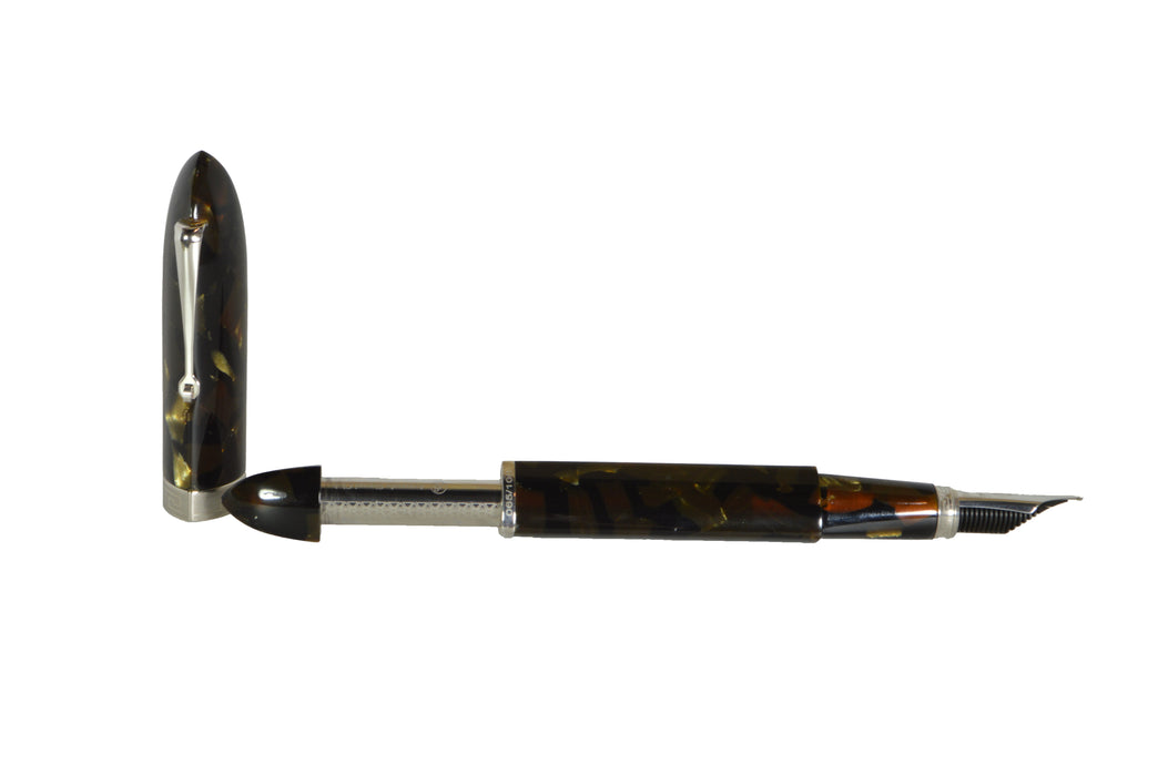 Armando Simoni Club Triangolo fountain pen in green Saft celluloid with rhodium accents, showcasing its elegant design and craftsmanship.