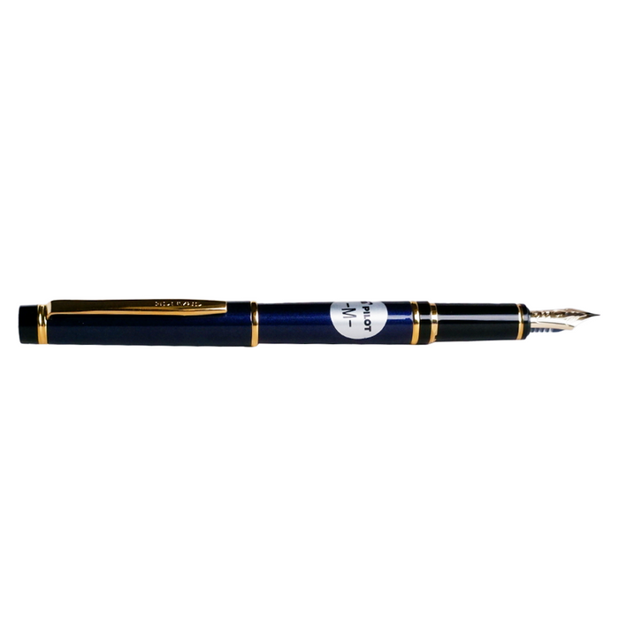 Pilot Grance navy fountain pen with dark blue body and silver accents, showcasing its elegant design.