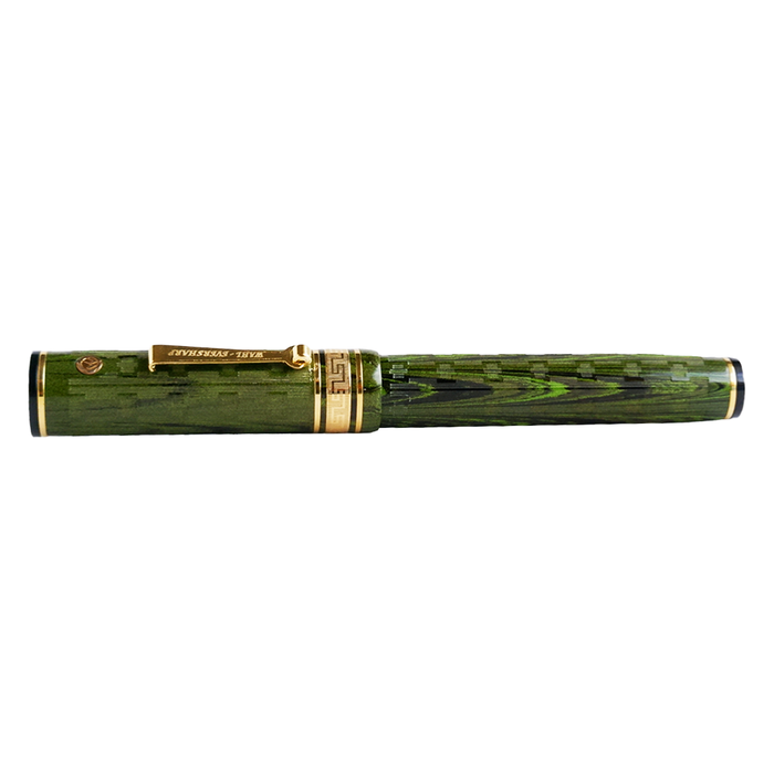 Wahl-Eversharp Decoband green ebonite fountain pen with chased design and gold trim, showcasing its elegant craftsmanship.