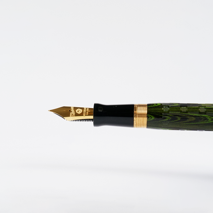 Wahl-Eversharp Decoband green ebonite chased fountain pen with gold trim, showcasing elegant design and craftsmanship.