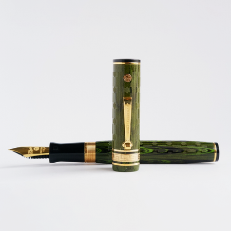 Wahl-Eversharp Decoband green ebonite chased fountain pen with gold trim, showcasing elegant craftsmanship and classic design.