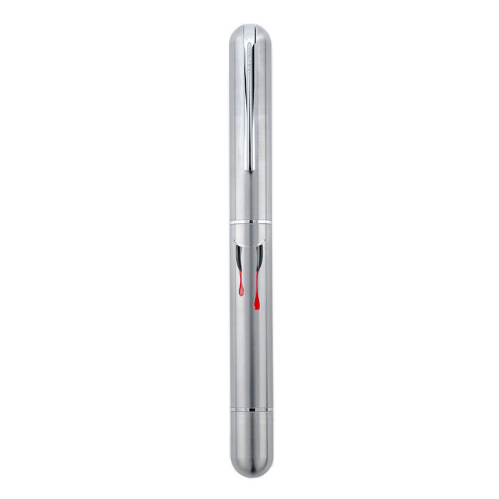 Nahvalur Dracula fountain pen with black and silver design, showcasing its elegant nib and distinctive gothic-inspired details.