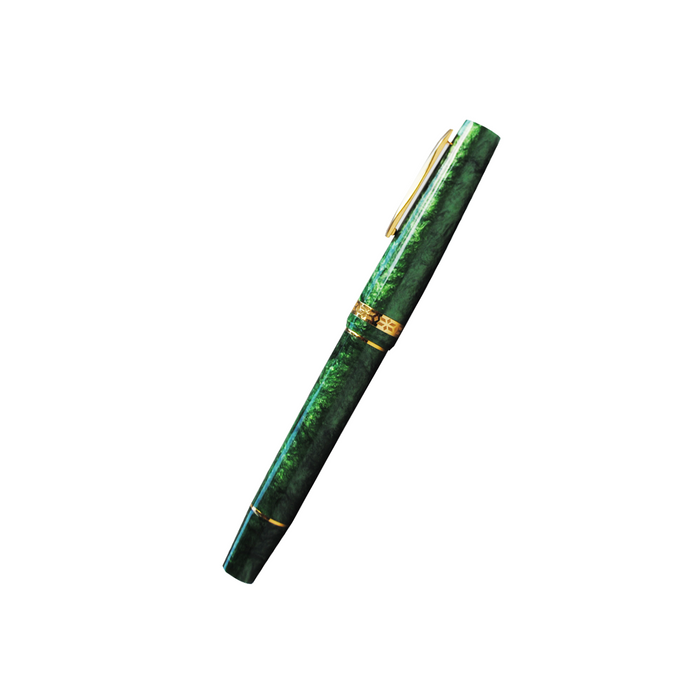 Gioia Metis 2.0 emerald green fountain pen with gold accents and a sleek design.