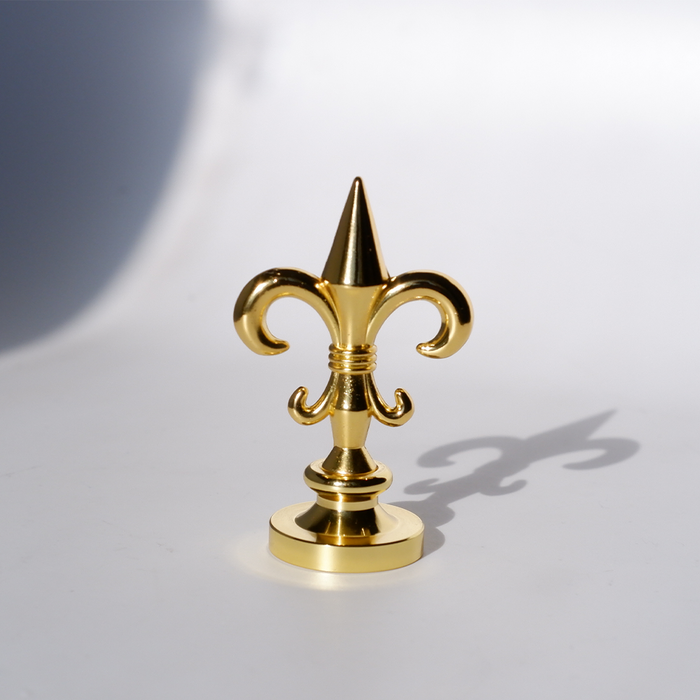 Papier Plume wax seal handles with 8mm screw, featuring elegant Fleur de Lis design for sealing and decorating documents.