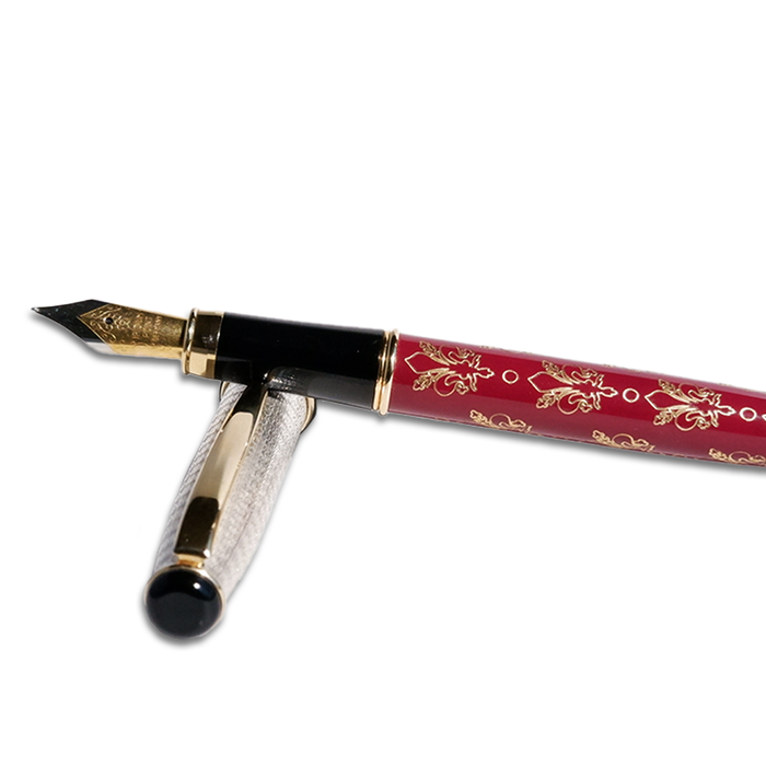Grifos Fleur De Lis fountain pen with decorative gold and black design, showcasing elegance and craftsmanship.