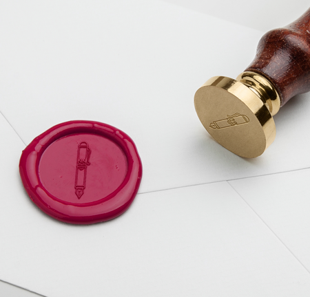 Papier Plume wax seal with fountain pen design, perfect for sealing letters and adding a vintage touch to stationery.