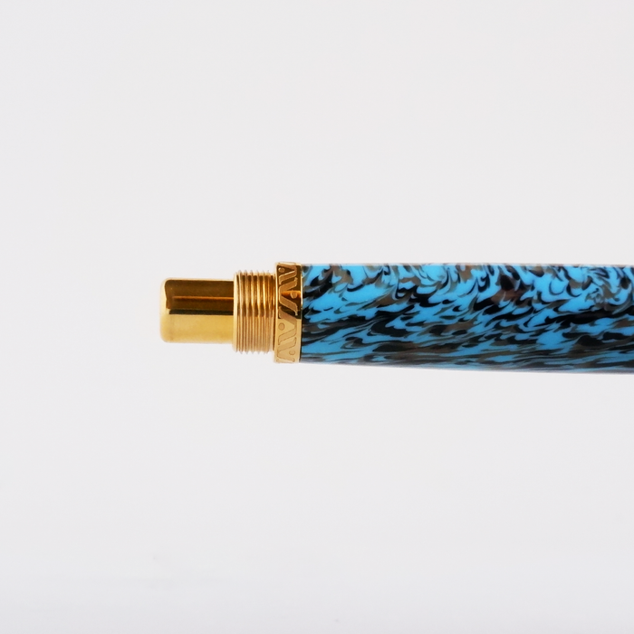 Gioia Capodimonte Kawari gold-trim fountain pen with intricate design and elegant gold accents on smooth nib.