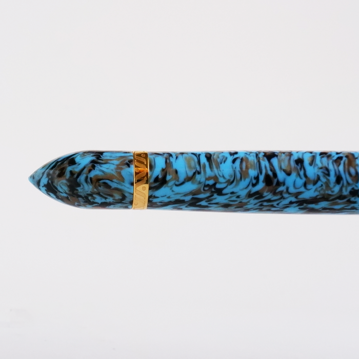 Gioia Capodimonte Kawari gold-trim fountain pen with intricate design and elegant detailing, showcasing luxury writing instrument craftsmanship.
