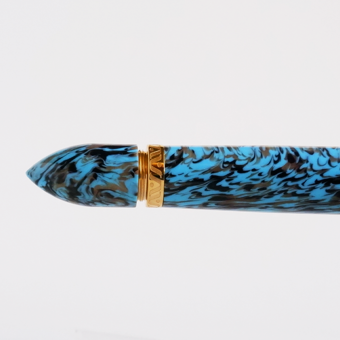 Gioia Capodimonte Kawari gold trim fountain pen with intricate design and shiny gold accents on smooth black body.
