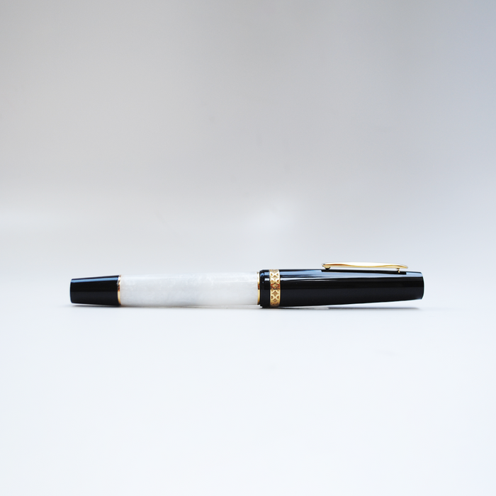 Gioia white fountain pen with gold accents, sleek and elegant writing instrument, showcasing smooth white barrel and gold nib.