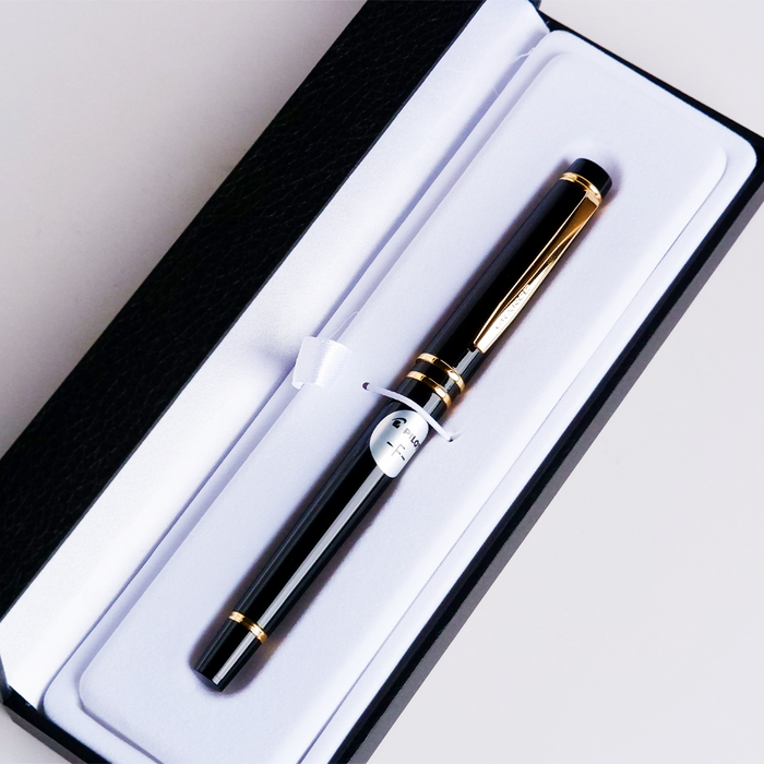 Pilot Grance black fountain pen with sleek design and smooth ink flow, shown in a detailed close-up.