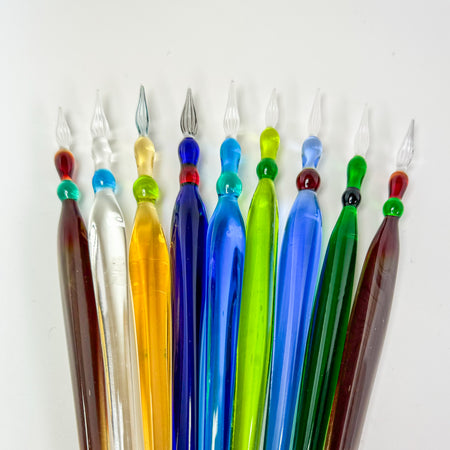 No Solo Vetro glass dipping pen with triangle-shaped tip, clear and smooth design for detailed glasswork or art projects.