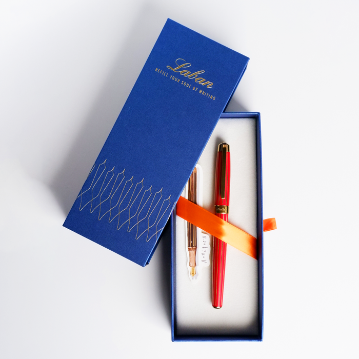 Red Laban Antique II fountain pen with gold accents and smooth grip, showcasing elegant writing instrument design.