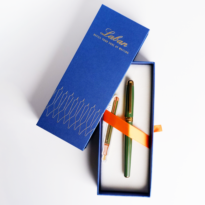 Laban Antique II Green fountain pen with gold accents, featuring a sleek design and smooth ink flow for writing.