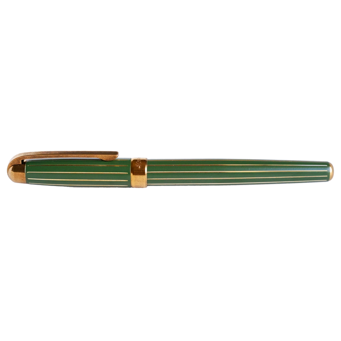 Laban Antique II green fountain pen with gold accents, showcasing the elegant design and smooth nib of the writing instrument.
