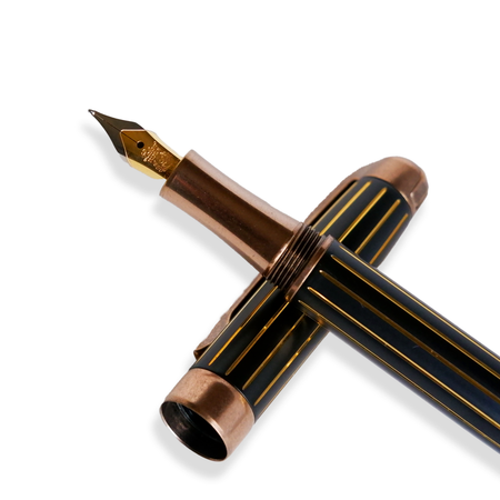Laban Antique II black and gold fountain pen with a sleek design and polished finish, showcasing elegant craftsmanship.