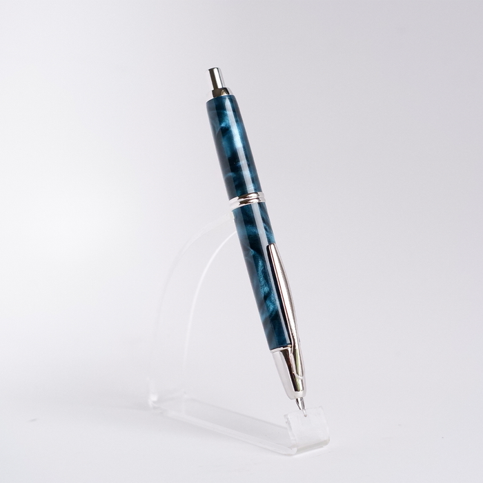 Pilot Vanishing Point SE fountain pen in marble green with gold accents, showcasing its sleek design and elegant clip.