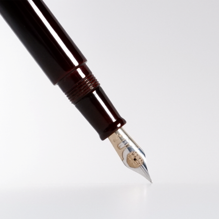 Cathay Diamond Tamenuri fountain pen with a rich red Aka finish, featuring a sleek design and polished gold accents.