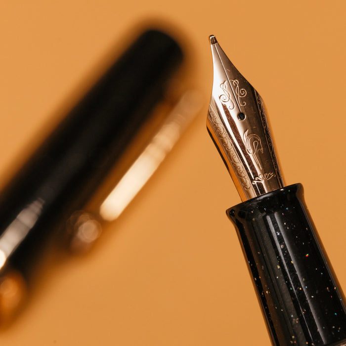 Nahvalur Original PLUS fountain pen with Lovina Graphite and Matira Quartz accents, showcasing sleek design and fine craftsmanship.