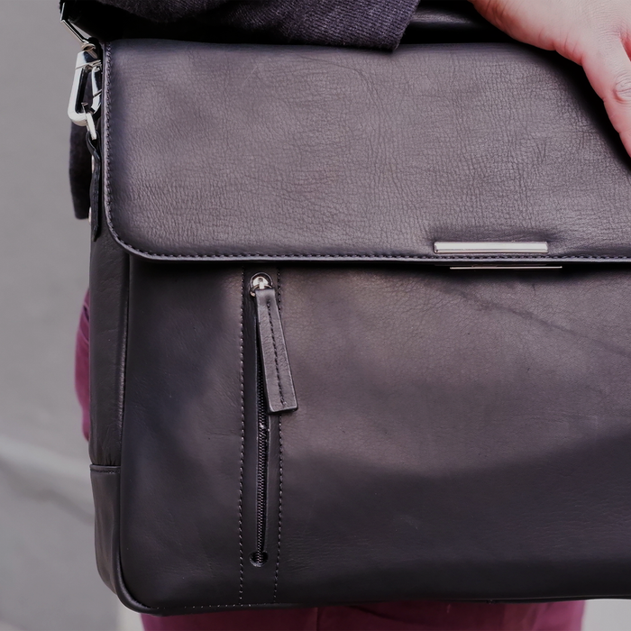 Orna Munari Smart briefcase bag with sleek design, featuring multiple compartments and sturdy handles for professional use.