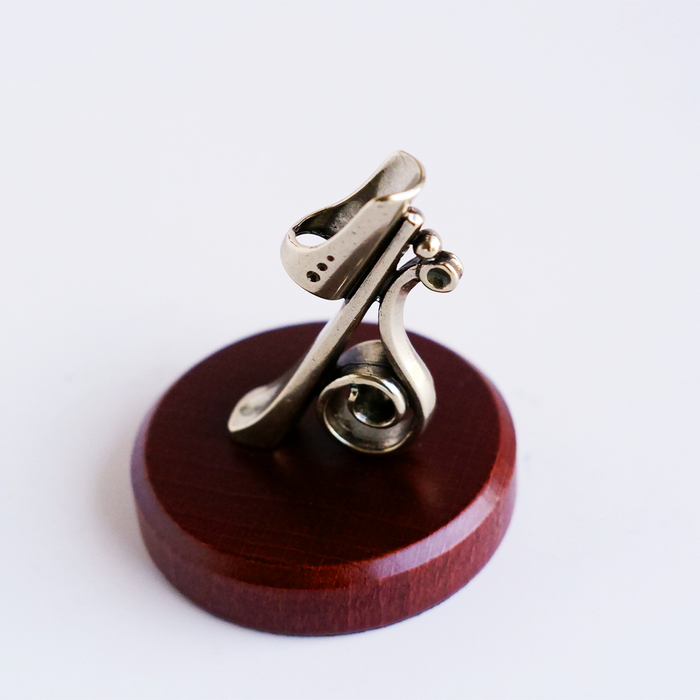 Bortoletti calligraphy pen rest with elegant design, holding a pen for writing or artistic calligraphy work.