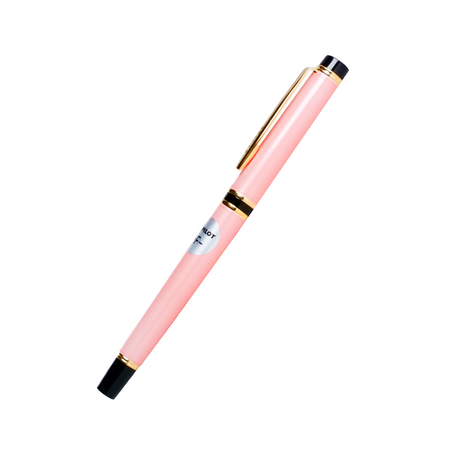 Pilot Grance fountain pen in Pearl Pink with a sleek design and smooth ink flow, perfect for elegant writing.