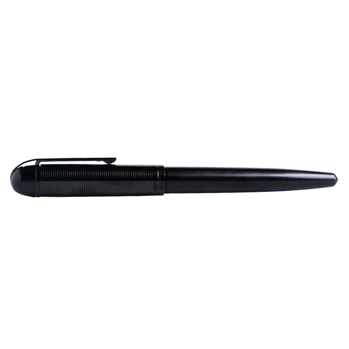Wahl-Eversharp Skyline black fountain pen with trim, showcasing sleek black design and elegant metal accents.
