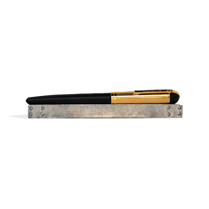 Wahl-Eversharp Skyline rollerball pen with black body and gold trim, elegant writing instrument for professional use.