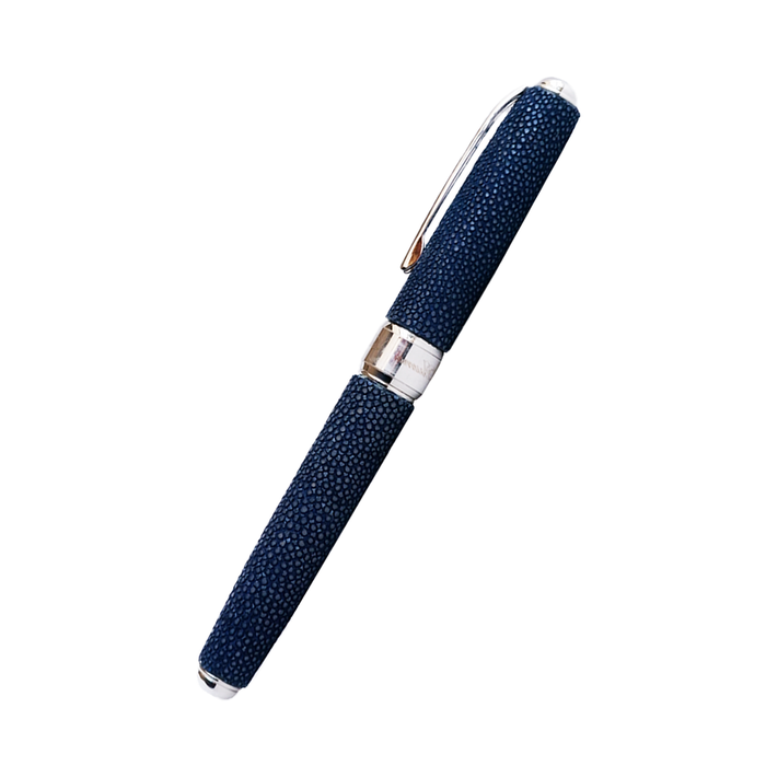 Grifos fountain pen with a blue Papier Plume Raya design and stingray pattern, featuring a sleek blue ink barrel and gold accents.