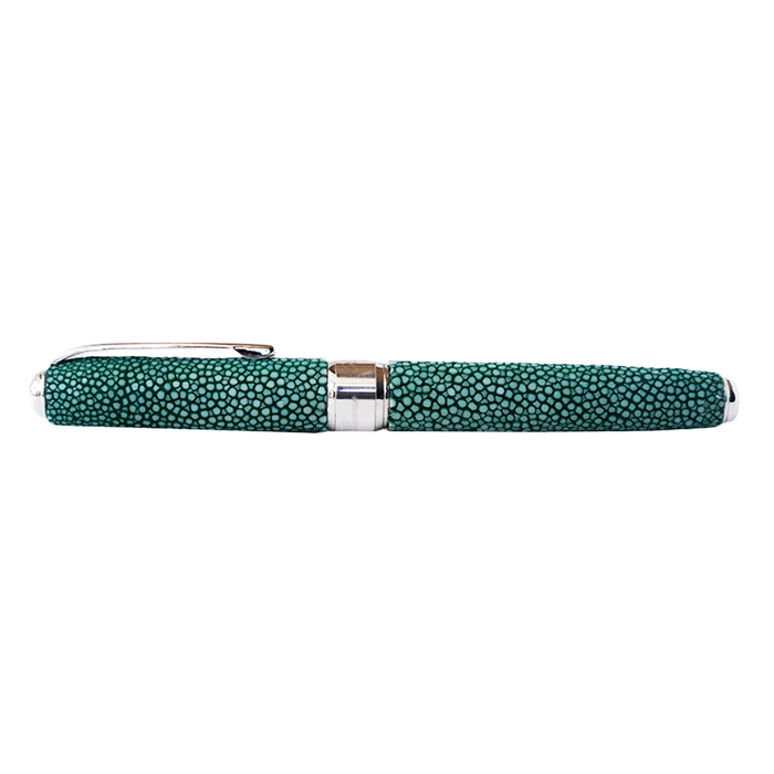 Green Raya Fountain Pen by Grifos with a sleek design and textured stingray leather finish.