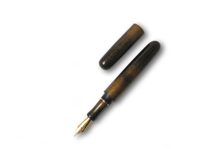 Alexandre Duboc Acrade Urushi gold powder fountain pen with an extra-fine nib, featuring a lacquered design and elegant craftsmanship.
