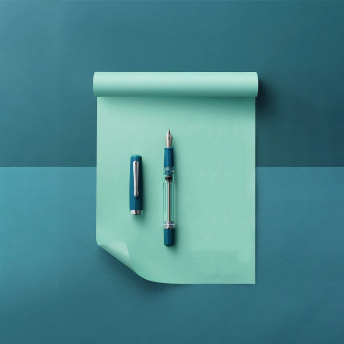 Aquamarine Nahvalur Original PLUS fountain pen with smooth ink flow and elegant design, perfect for writing enthusiasts.