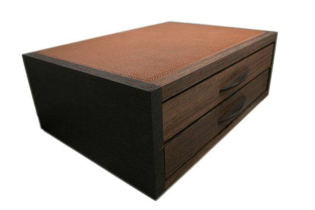 Gray Atelier De La Foret 22 Pen Box, a stylish storage case for pens and writing instruments, with a sleek design.