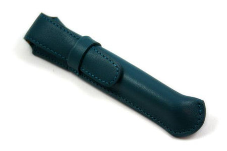 Atelier de la Foret pen pouch in black with a pen inside, classic medium size, available in various colors, made of durable fabric.